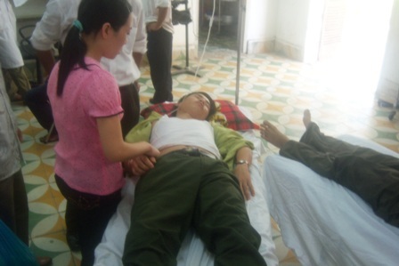 Lâm tặc cướp súng, chém trọng thương kiểm lâm là 3 cha con - 1