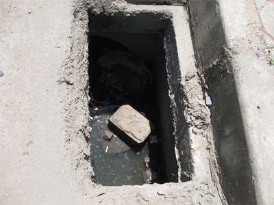 “Trận địa” hố ga giăng bẫy ven đường - 1 “Trận địa” hố ga giăng bẫy ven đường - 1