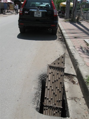 “Trận địa” hố ga giăng bẫy ven đường - 6 “Trận địa” hố ga giăng bẫy ven đường - 6