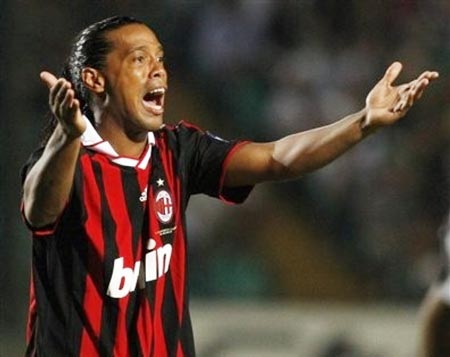 “Ronaldinho không có ý định về hưu non” - 1