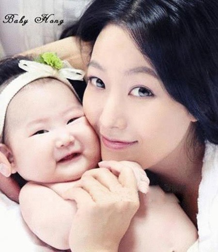 Cận cảnh cô con gái bụ bẫm của Kim Hee Sun - 6