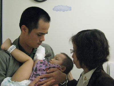 Bé Thiện Nhân sang Mỹ phẫu thuật lần thứ hai - 1 Bé Thiện Nhân sang Mỹ phẫu thuật lần thứ hai - 1