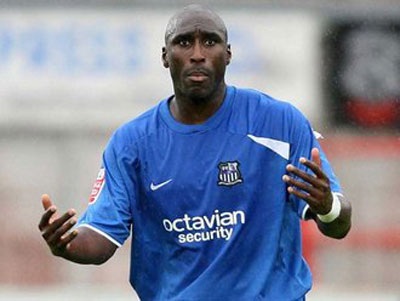 Sol Campbell chia tay CLB mới chỉ sau… 1 trận đấu - 1 Sol Campbell chia tay CLB mới chỉ sau… 1 trận đấu - 1