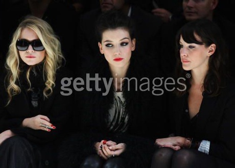 Nhiều sao đến xem buổi trình diễn của Burberry - 13