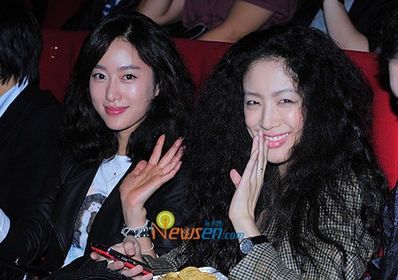 Phong cách thời trang của Jung Ryeo Won - 16 Phong cách thời trang của Jung Ryeo Won - 16