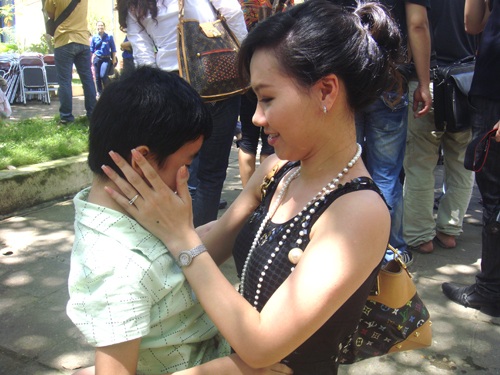 Nữ MC trẻ Hà Nội tươi xinh trong hoạt động từ thiện - 12 Nữ MC trẻ Hà Nội tươi xinh trong hoạt động từ thiện - 12