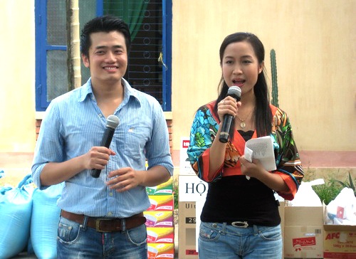 Nữ MC trẻ Hà Nội tươi xinh trong hoạt động từ thiện - 15 Nữ MC trẻ Hà Nội tươi xinh trong hoạt động từ thiện - 15
