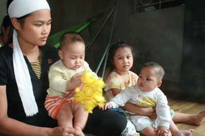 Ba đứa con mồ côi của người cha nghĩa hiệp - 1 Ba đứa con mồ côi của người cha nghĩa hiệp - 1