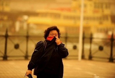 Sydney “nghẹt thở” trong bão bụi đỏ - 3