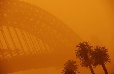 Sydney “nghẹt thở” trong bão bụi đỏ - 4