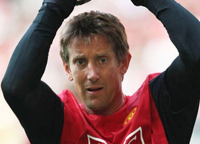 Van der Sar lưỡng lự chưa quyết về tương lai  - 1