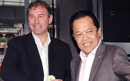 Bryan Robson chính thức trở thành HLV đội tuyển Thái Lan - 1