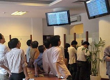 Vn-Index giảm hơn 7 điểm vào cuối phiên - 1