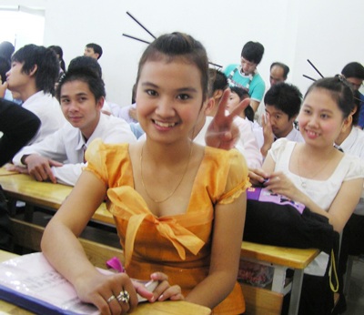 Đón “những nụ cười rất xinh” của đất nước Triệu Voi - 3 Đón “những nụ cười rất xinh” của đất nước Triệu Voi - 3