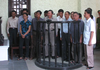 Đề nghị án giam 4/16 bị cáo “tuồn” trẻ ra nước ngoài - 1