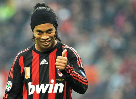 HLV Dunga vẫn để cửa cho Ronaldinho tại ĐT Brazil - 1