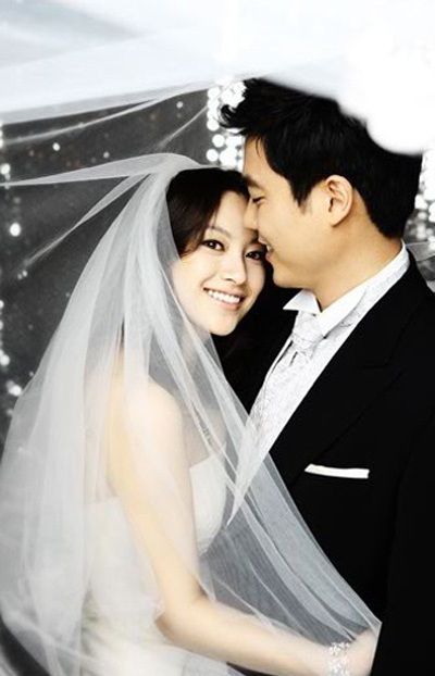 Nữ diễn viên Shin Ae hé lộ thêm ảnh cưới - 3