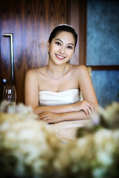 Nữ diễn viên Shin Ae hé lộ thêm ảnh cưới - 7