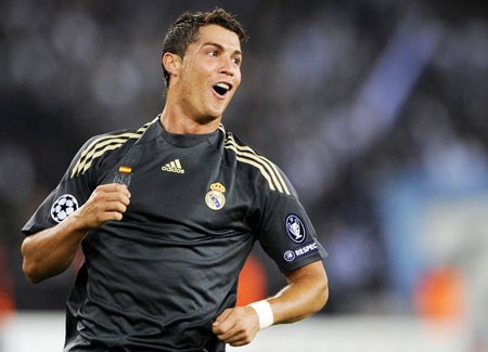 C. Ronaldo thừa nhận vẫn còn yêu “Quỷ đỏ” MU - 1