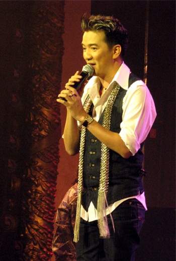 Thanh Lam bật khóc trong đêm nhạc tặng cha - 8 Thanh Lam bật khóc trong đêm nhạc tặng cha - 8