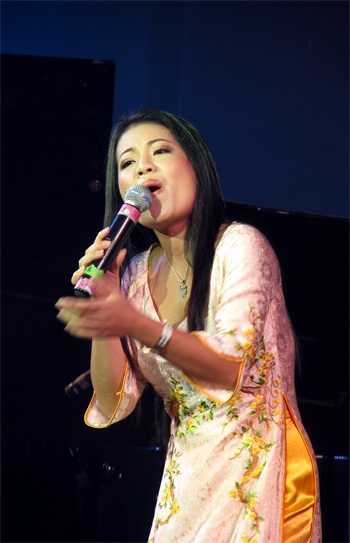 Thanh Lam bật khóc trong đêm nhạc tặng cha - 10 Thanh Lam bật khóc trong đêm nhạc tặng cha - 10