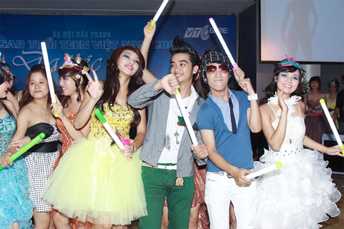 Miss teen “quậy” tưng bừng trong “Dạ tiệc sao” - 5 Miss teen “quậy” tưng bừng trong “Dạ tiệc sao” - 5