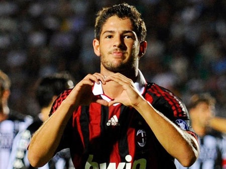 Tăng gấp đôi lương, AC Milan “trói” Pato tới 2014 - 1 Tăng gấp đôi lương, AC Milan “trói” Pato tới 2014 - 1