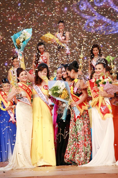 Hoàng Thị Yến bất ngờ đăng quang Hoa hậu quý bà  - 13