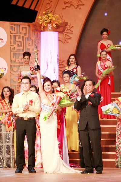 Hoàng Thị Yến bất ngờ đăng quang Hoa hậu quý bà  - 9