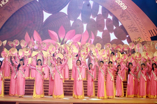 Hoàng Thị Yến bất ngờ đăng quang Hoa hậu quý bà  - 3