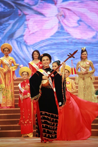 Hoàng Thị Yến bất ngờ đăng quang Hoa hậu quý bà  - 7