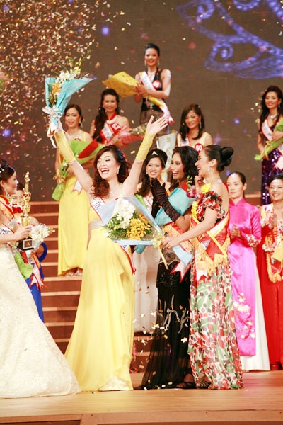 Hoàng Thị Yến bất ngờ đăng quang Hoa hậu quý bà  - 2