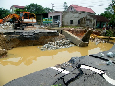 Nghệ An: Kinh hoàng sạt lở Quốc lộ 48  - 3