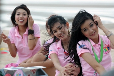Miss teen má hồng, môi xinh rạng rỡ trước biển - 1 Miss teen má hồng, môi xinh rạng rỡ trước biển - 1