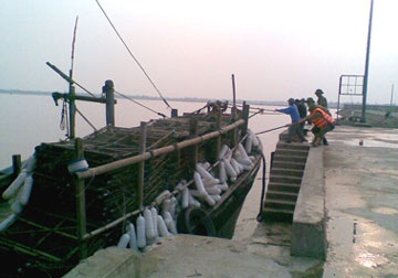 Miền Trung căng mình chống bão dữ - 5 Miền Trung căng mình chống bão dữ - 5