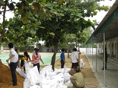 Miền Trung căng mình chống bão dữ - 6 Miền Trung căng mình chống bão dữ - 6