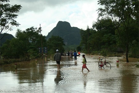 Miền Trung căng mình chống bão dữ - 4 Miền Trung căng mình chống bão dữ - 4