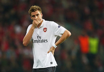 Gặp tai nạn xe hơi, Bendtner vắng mặt trận gặp Olympiakos - 1