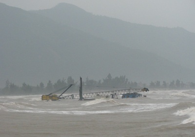 Chùm ảnh: Hiện trường nơi bão quét qua - 17