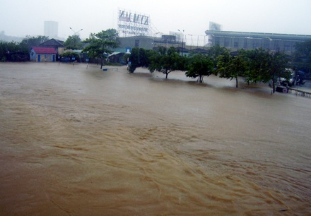 Chùm ảnh: Hiện trường nơi bão quét qua - 7