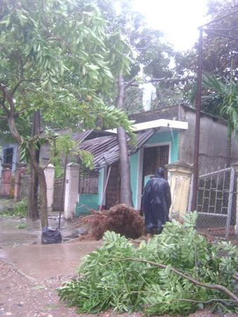 Chùm ảnh: Hiện trường nơi bão quét qua - 15