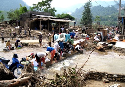 Mường Hạt xác xơ sau trận lũ kinh hoàng - 4