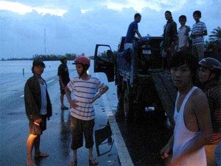 Quảng Bình: Lốc vần vũ, lũ hoành hành - 5 Quảng Bình: Lốc vần vũ, lũ hoành hành - 5