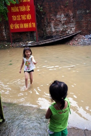 Ảnh chợ lũ trước cửa thành Nội xứ Huế - 10