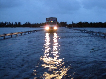 Quảng Bình: Lốc vần vũ, lũ hoành hành - 4 Quảng Bình: Lốc vần vũ, lũ hoành hành - 4