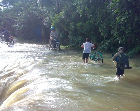 Chùm ảnh: Thương vô cùng lũ trẻ miền Trung - 9