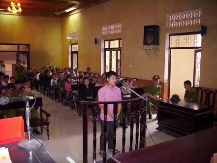 Học sinh giết bảo vệ trường lĩnh 15 năm tù giam - 1