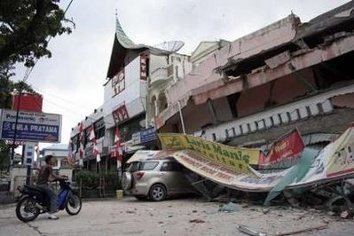 Indonesia lại rung chuyển bởi trận động đất thứ 2 - 1 Indonesia lại rung chuyển bởi trận động đất thứ 2 - 1