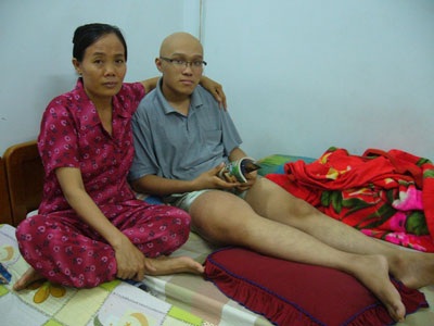 Chống chọi với khối u ác tính để vào Đại học - 1