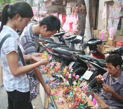Giới trẻ Hà thành “nóng lòng” chờ Trung thu - 4 Giới trẻ Hà thành “nóng lòng” chờ Trung thu - 4